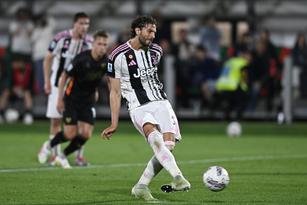 中国移动咪咕首部短道速滑题材微短剧《冰上双子星》哈尔滨开机